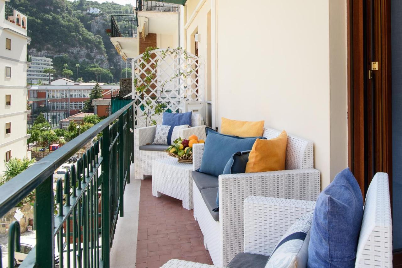 Les Suites Des Tout Le Monde Sorrento Exterior photo